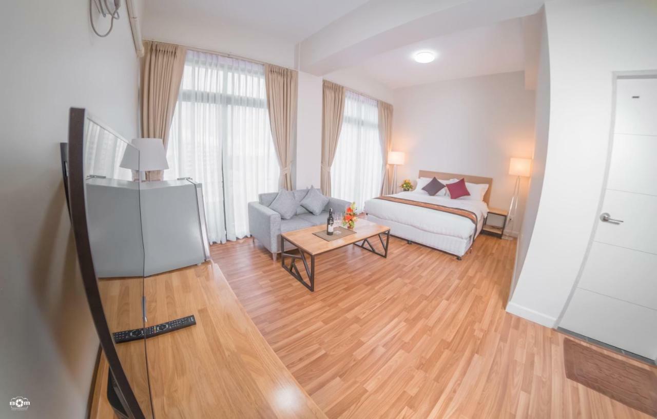 Hotel Myanandar &